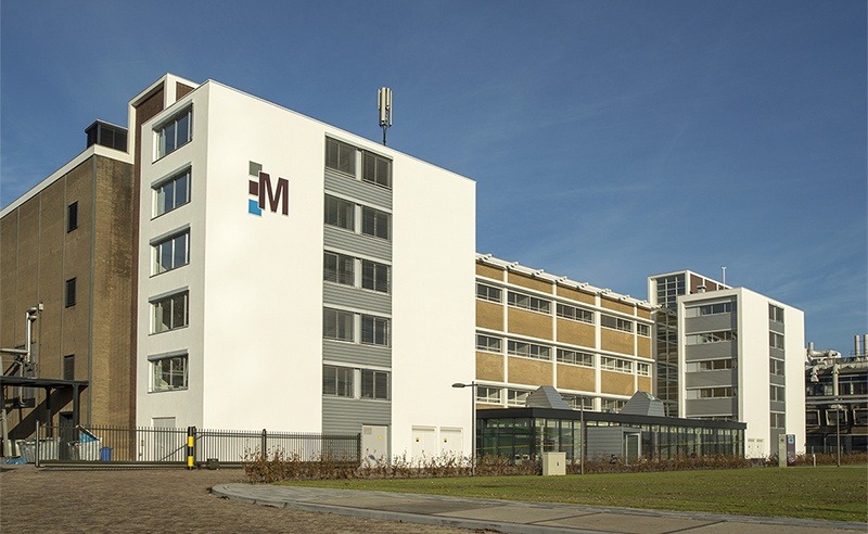 Gebouw M op Novio Tech Campus in Nijmegen biedt kennisintensieve bedrijven en instellingen, alsmede Startups, kantoorruimte, gezamenlijke vergaderruimtes, en gedeelde of eigen R&D faciliteiten op maat, zoals laboratoria, cleanrooms, pilotplants en multifunctionele onderzoeksruimten.